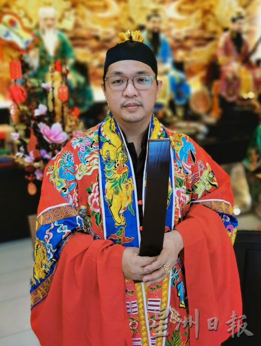 有故事的人：峇福建道士张伟典弘扬正道