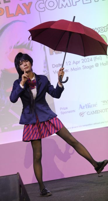 (书市画页)大都会:海外华文书市:动漫角色扮演赛