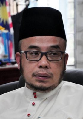 (全国版)“真主”袜子风波致杯弓蛇影?玻All In酒店招牌设计引不满,阿斯里:明显不是“真主”,显然是看官问题