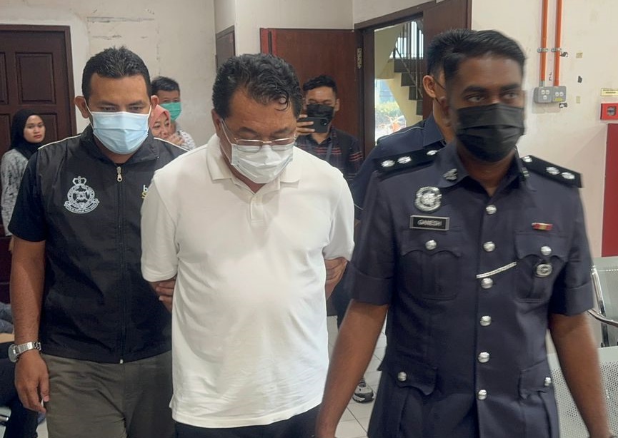 (全国版)巫裔商人面控7项欺骗控状,皆否认有罪。