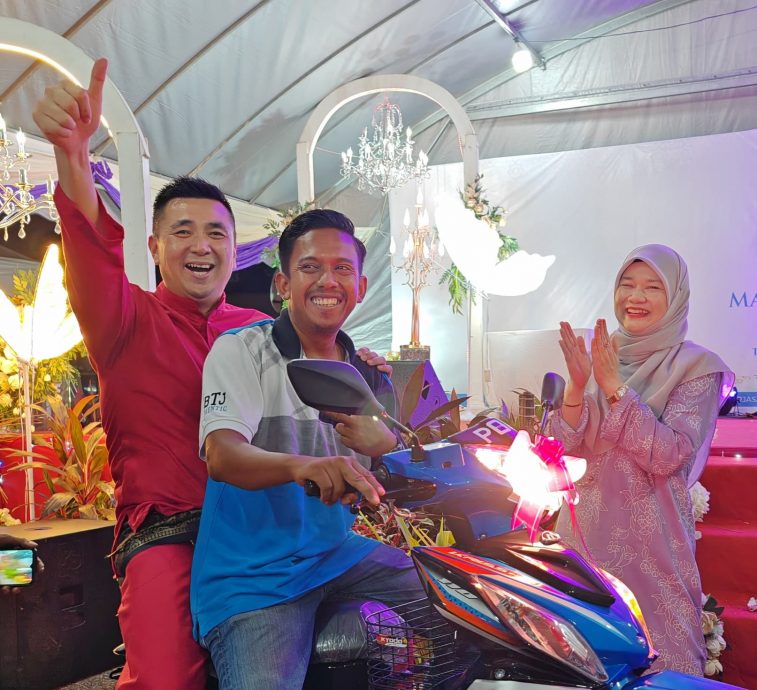 （全国版）教长已对空难海军孩子给予早期援助