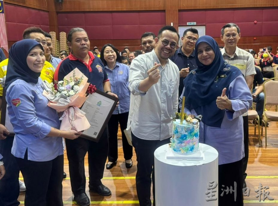 沈志强:截至目前,估计巳有约15万人在自雇人士社险计划下投保。