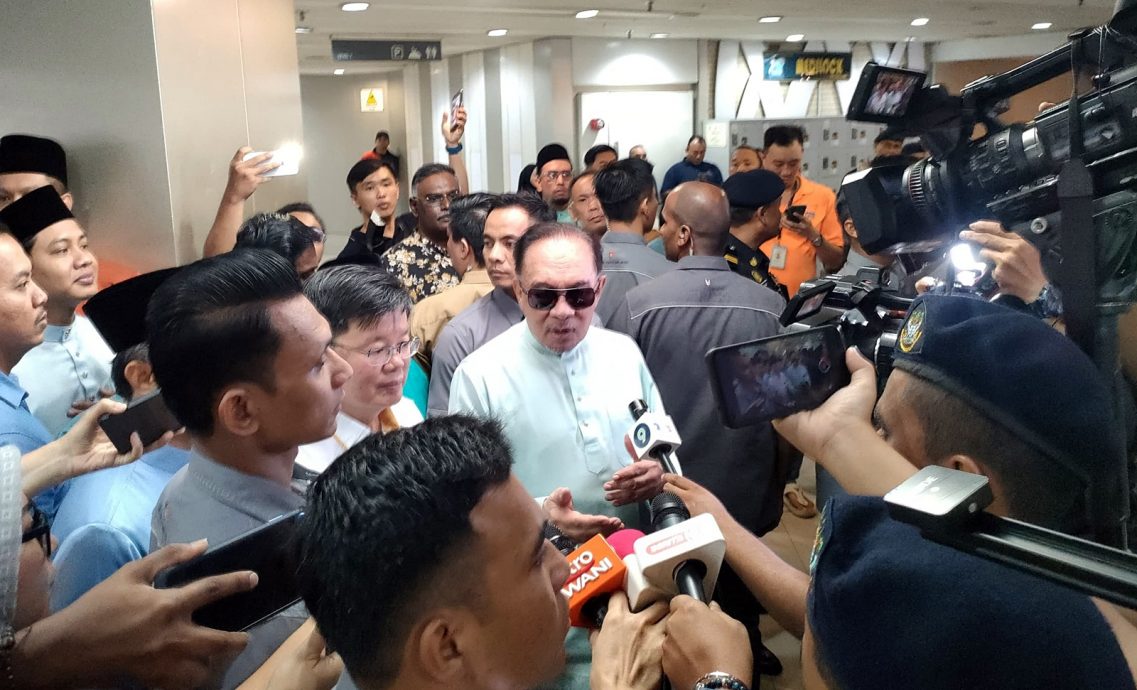 阿克马被传召 安华:不该使用课题煽动