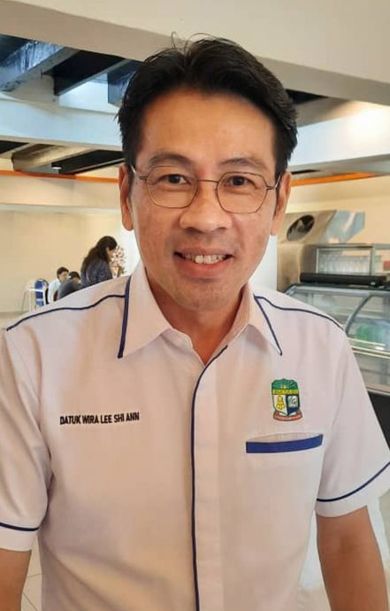 (全国版)马六甲12学校签署反对开设国文数理班备忘录