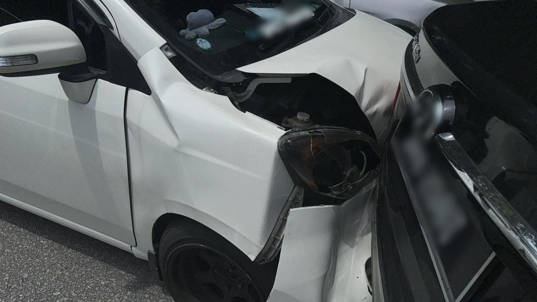 (古城主文)学员学车期间突然刹车酿6车连环撞事故