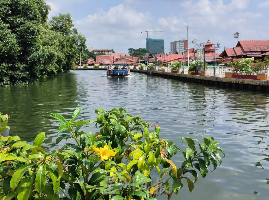 （古城封底主文）《用眼睛去旅游》：甲河畔红地毯