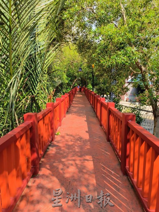 （古城封底主文）《用眼睛去旅游》：甲河畔红地毯