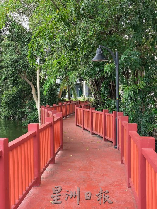 （古城封底主文）《用眼睛去旅游》：甲河畔红地毯