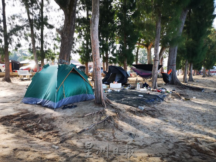 (古城封底主文)开斋节与家人好友到海边度假,公主海滩涌人潮