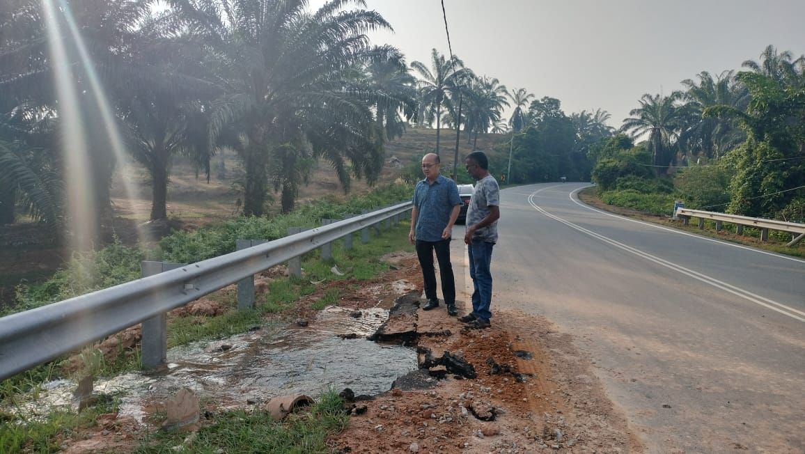 （古城封面主文）一周爆3次水管犹如“小瀑布” 马接村民频制水苦不堪言