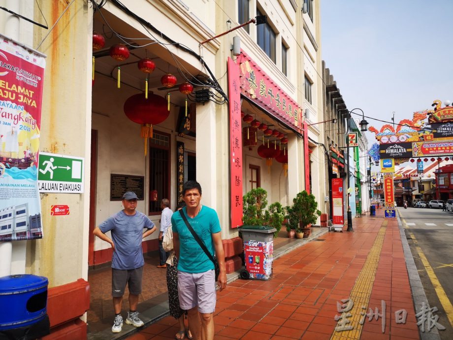 (古城封面主文)市厅“世遗区灾难管理计划” 于老街设“疏散通道”告示牌 疏散民众