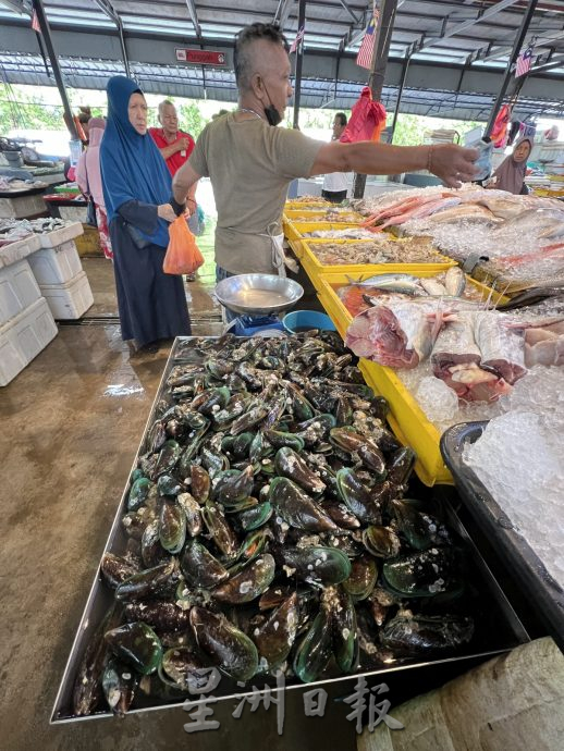 （古城封面主文）波德申8人青口中毒·甲暂禁止采集青口