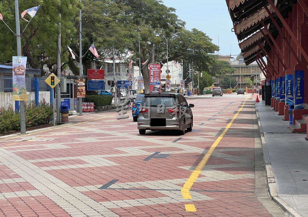 (古城封面主文)甲河广场路旁近20停车格一夜取消