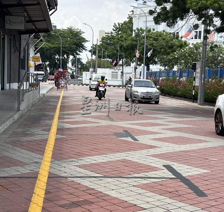 （古城封面主文）甲河广场路旁近20停车格一夜取消