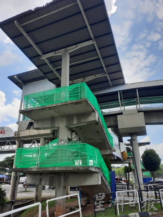 （古城封面副文）仙特拉天桥提升工程进行中