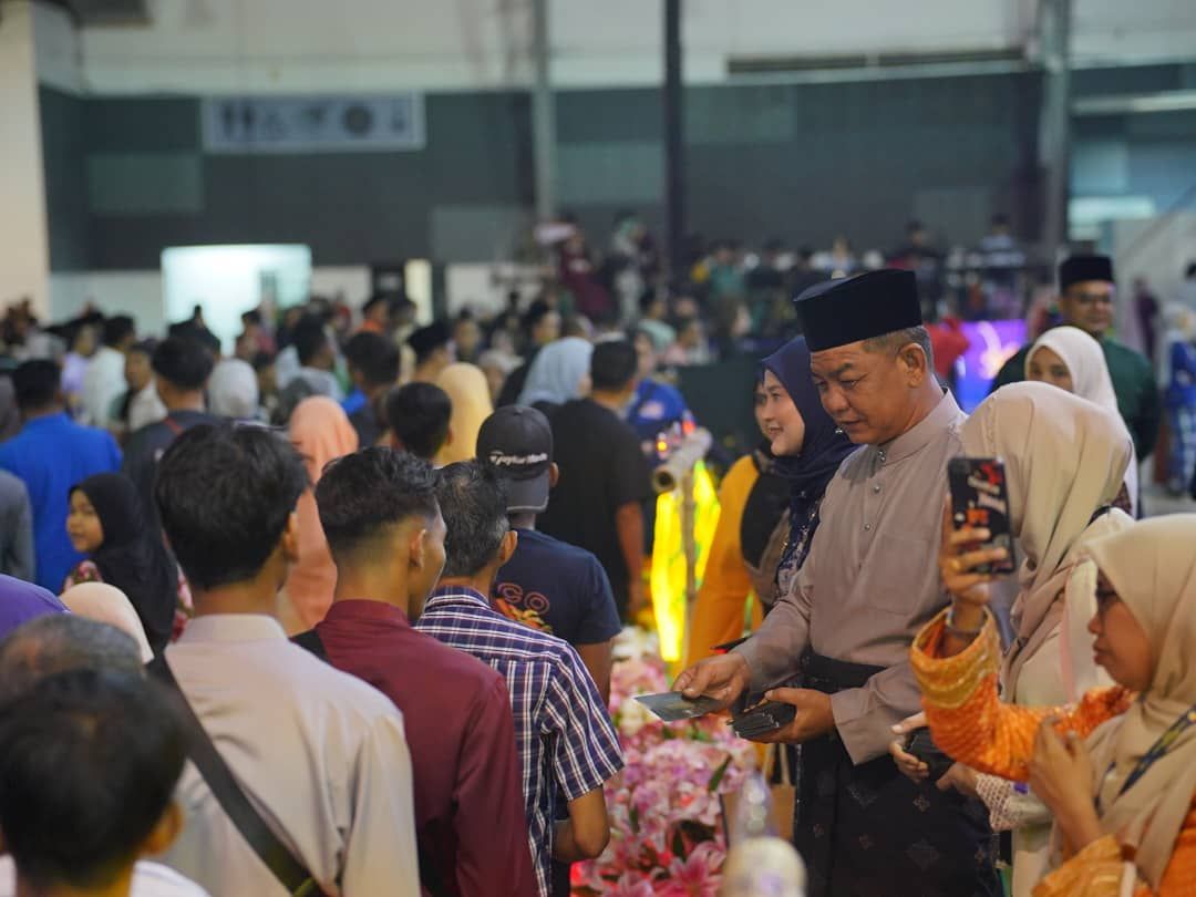 （古城版）甲州政府开放门户吸引2万人出席