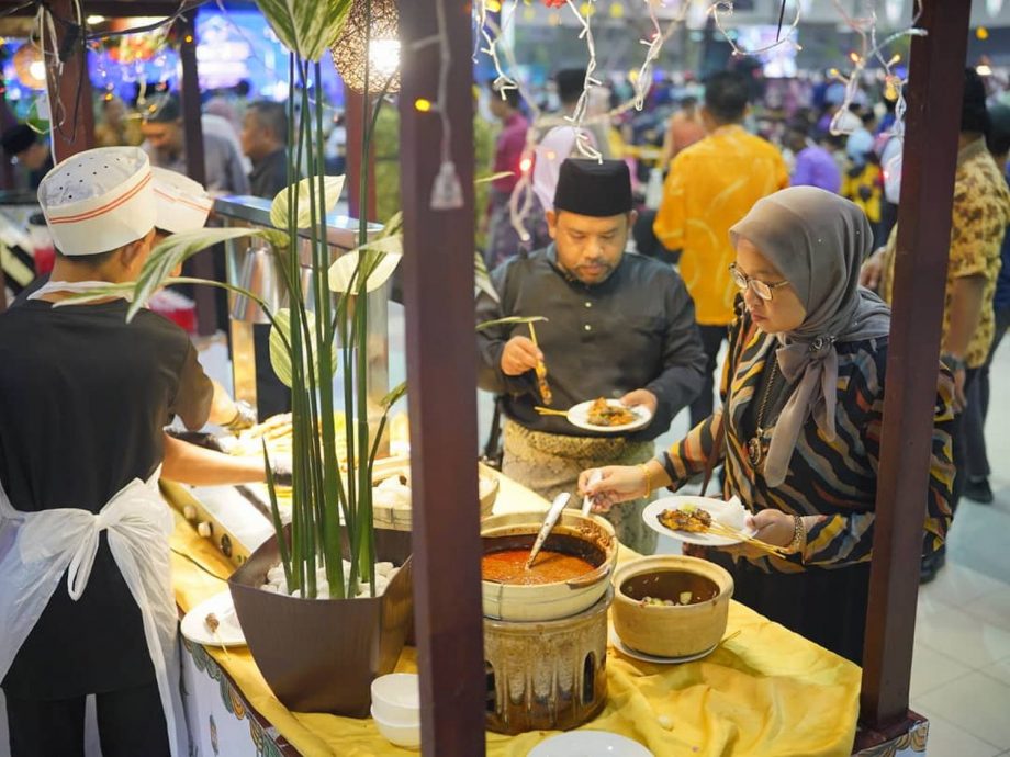 （古城版）甲州政府开放门户吸引2万人出席