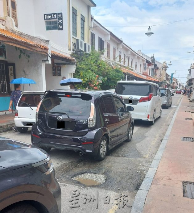 （古城版）荷兰街马路又现路洞