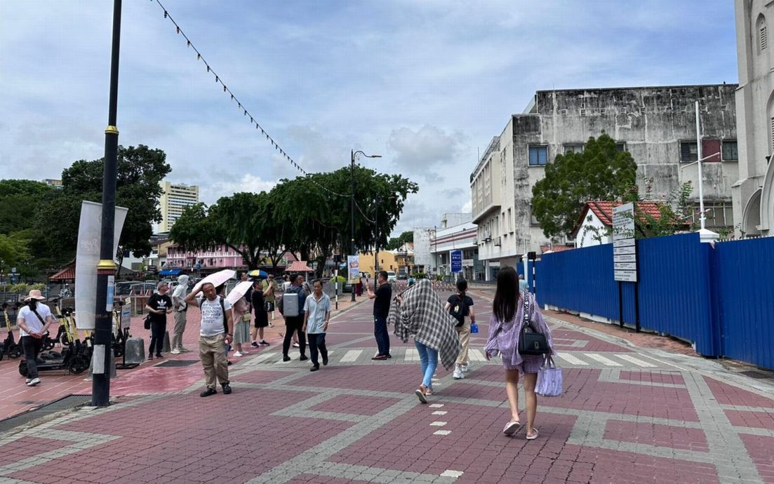 （古城第三版主文）市厅常月会议　市长：谁说无车区没人？