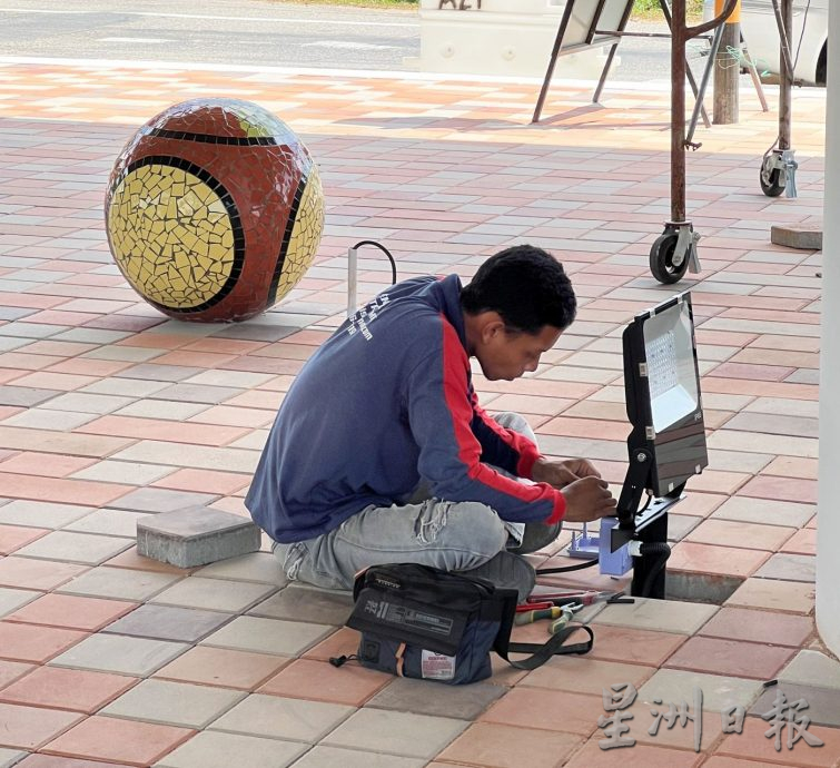 (古城第三版主文)美化高架天桥底,为甲市区美感加分