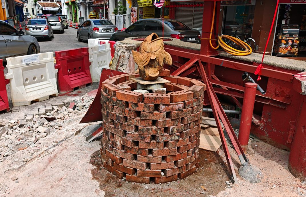 (古城第三版主文)鸡场街喷水池进行提升,稍微移动及改为圆环
