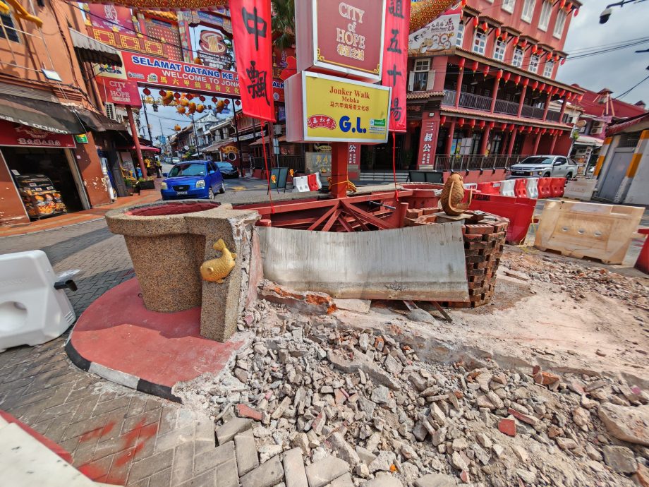 (古城第三版主文)鸡场街喷水池进行提升,稍微移动及改为圆环