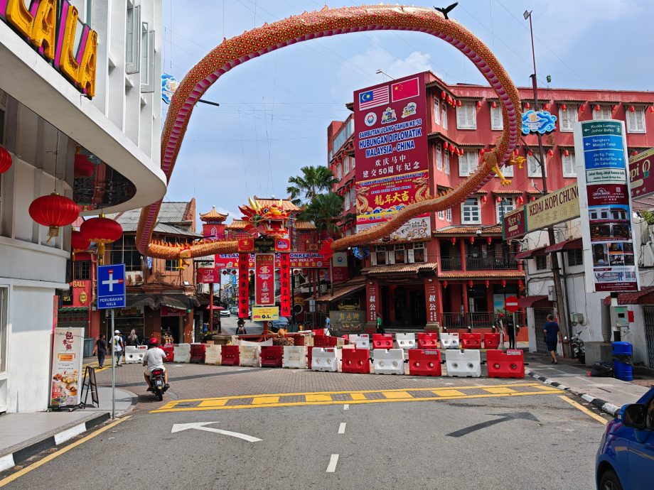 (古城第三版主文)鸡场街喷水池进行提升,稍微移动及改为圆环
