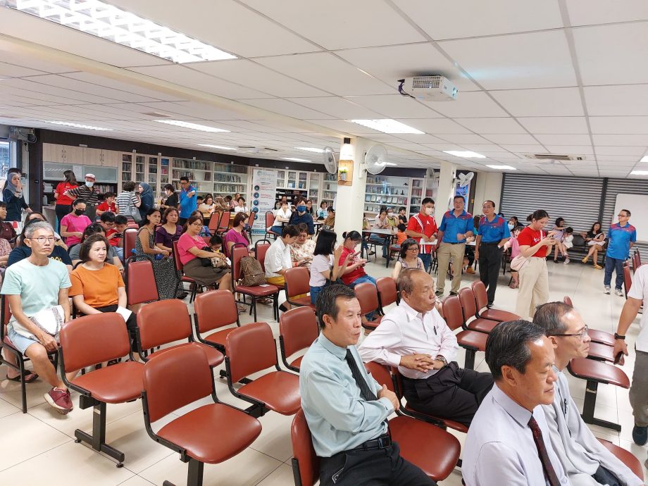 (古城第二版主文)我国每天有4人被诊断患上子宫颈癌,2人失去生命