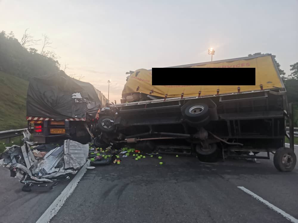 (古城)拖格罗里及罗里发生车祸1人死亡 大道排长龙