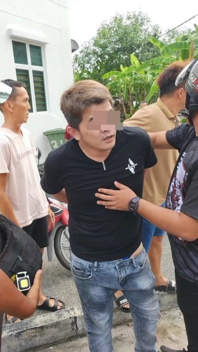 (大北马)贼车撞灯柱一人被补