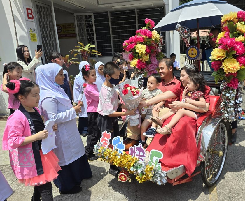 (大北马)辅友校长李凤枝荣休,“苗侨伟”也来欢送