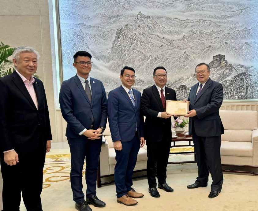 (已签发即时)科艺部长官访北京 郑立慷与刘建超会面