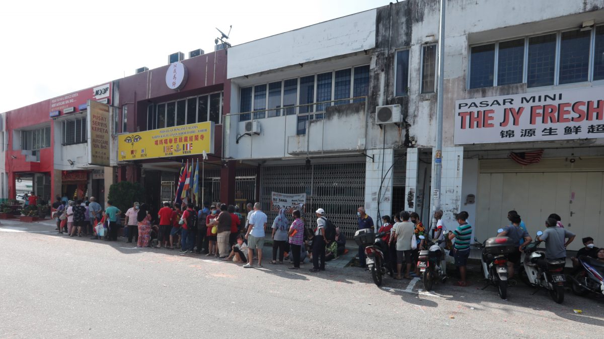 （已签发）柔：【善心美事】每周办义诊每月派物资 百万镇八仙宫集结各方助人