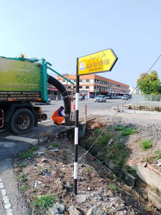 (已签发)柔:暴雨不到半小时住家就淹水,市议员要求展开清沟工作