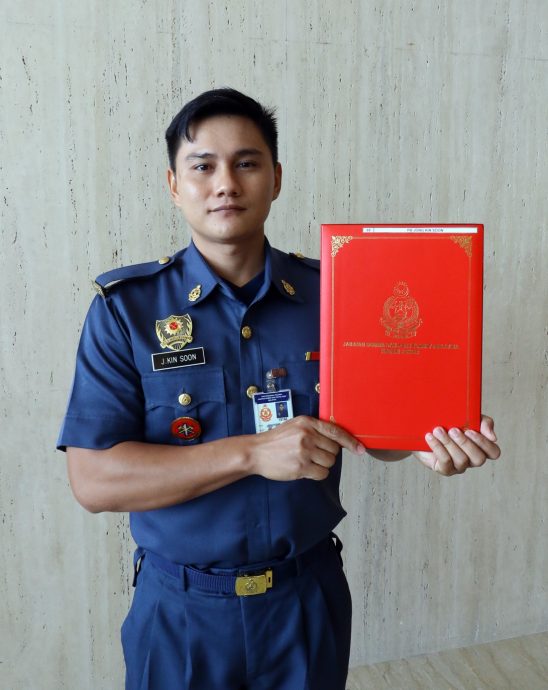 (已签发)柔:柔消拯局肯定付出和贡献 175消拯员获颁表扬状