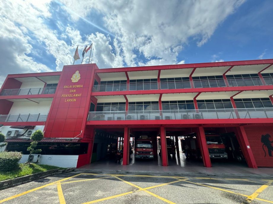 (已签发)柔:柔消拯局肯定付出和贡献 175消拯员获颁表扬状