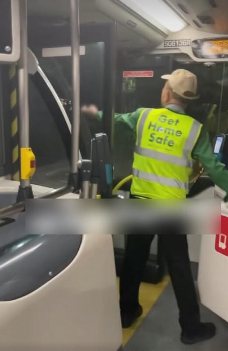 (已签发)柔:狮城二三事:疑不满脚车挡路 车长骑士掀骂战