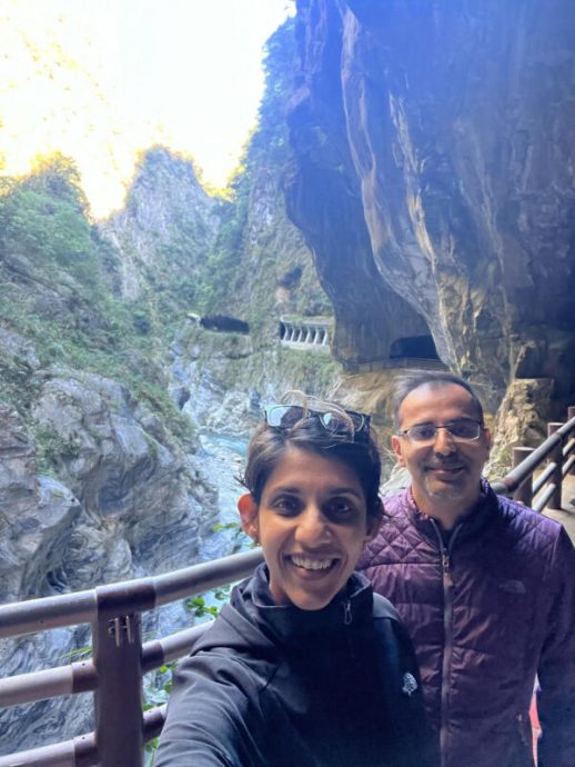 (已签发)柔:狮城二三事:狮城工作夫妻困九曲洞步道24小时 夫被碎石割伤脸