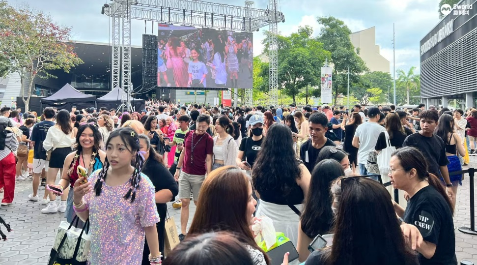 (已签发)柔:狮城二三事:英美乐坛巨星来狮城开唱 上季旅游收益达4.5亿元新币