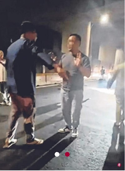 （已签发）柔：狮城二三事：车逆驶伤三人 公众阻男驾驶逃