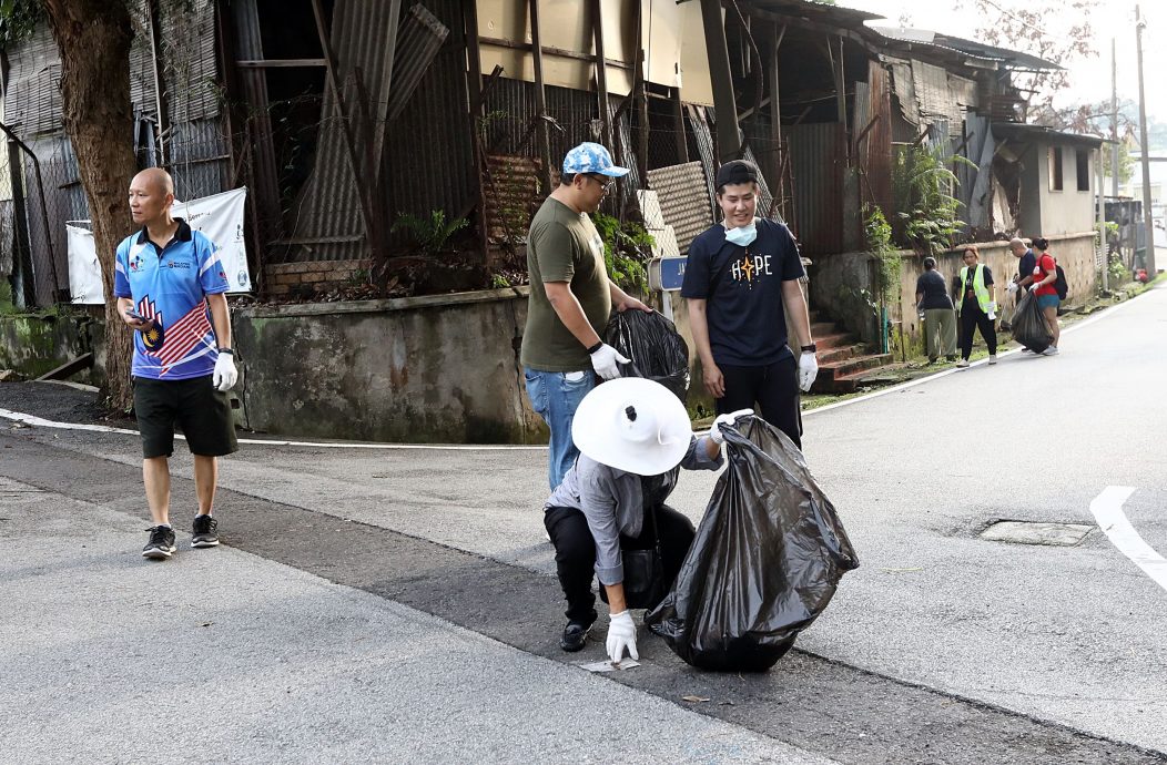 (版2副)大都会:沙叻秀新村首办“徒步美化社区”活动