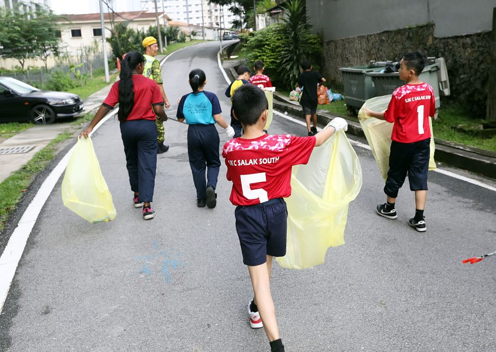 (版2副)大都会:沙叻秀新村首办“徒步美化社区”活动
