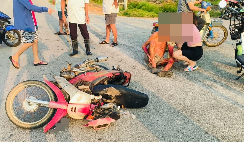 （版2头）大都会/村民自行清理道路沙石引关注