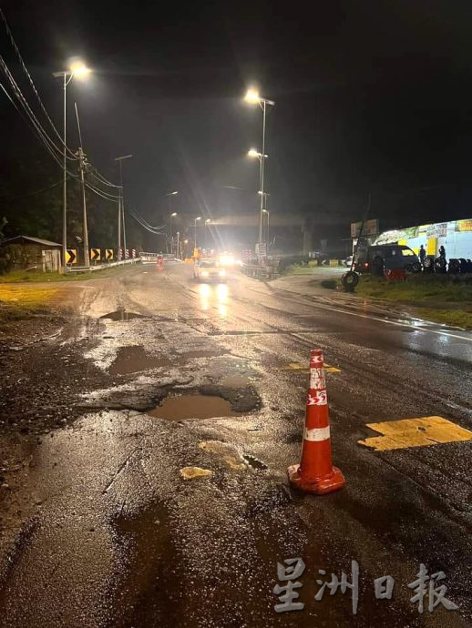 （版2头）大都会/水管更换工程导致乌冷路被挖掘到千疮百孔