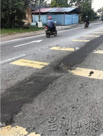 （版2头）大都会/水管更换工程导致乌冷路被挖掘到千疮百孔