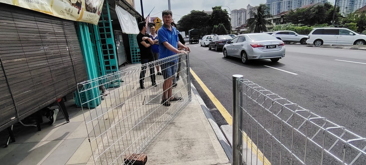 (版3头)大都会/甲洞卫星市为食街小贩非议铁围栏课题沦为政治玩弄议题