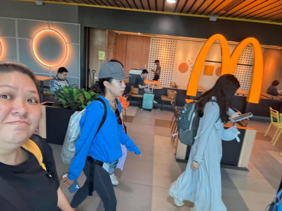 （航班）班机取消 隆返斗湖家乡变24小时