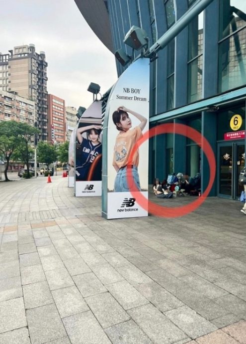 台湾强震|IU狂粉坚守小巨蛋求票