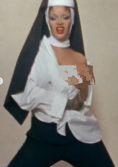 en0411p22 Rihanna（IG）