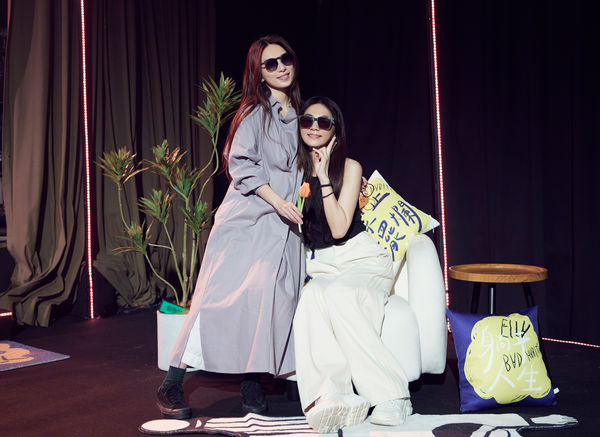 Hebe惊喜探班惹哭Ella Selina带小腰果支持被催生二胎